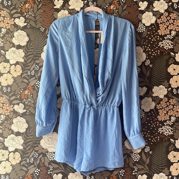 NWT Superdown kaycie drape neck romper in blue size small - Picture 4 of 7